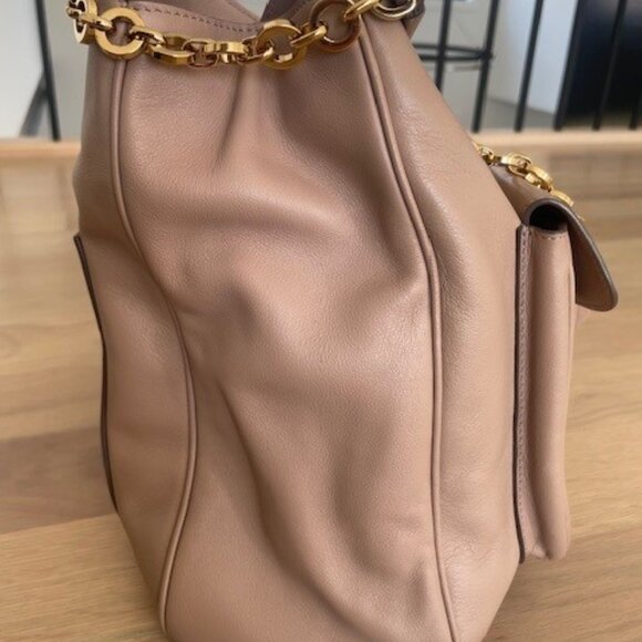 Salvatore Ferragamo SHEBA Bisque Tote Chain Shoulder Bag: EXCELLENT CONDITION - Picture 5 of 8